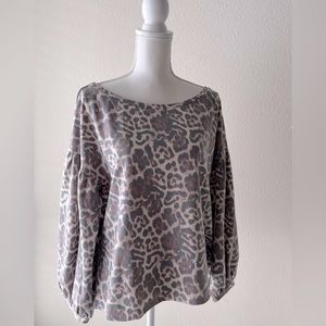 NWOT - Venus- soft pull over balloon sleeve top-Size Medium